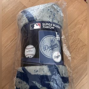 LA Dodgers Super Plush Throw